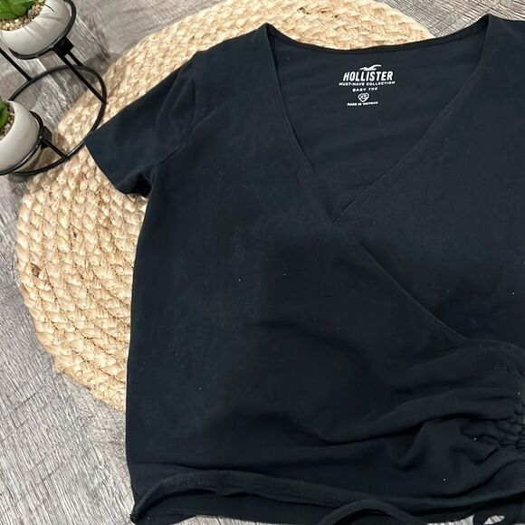 Hollister black Vneck baby tee size xsmall - Picture 3 of 5